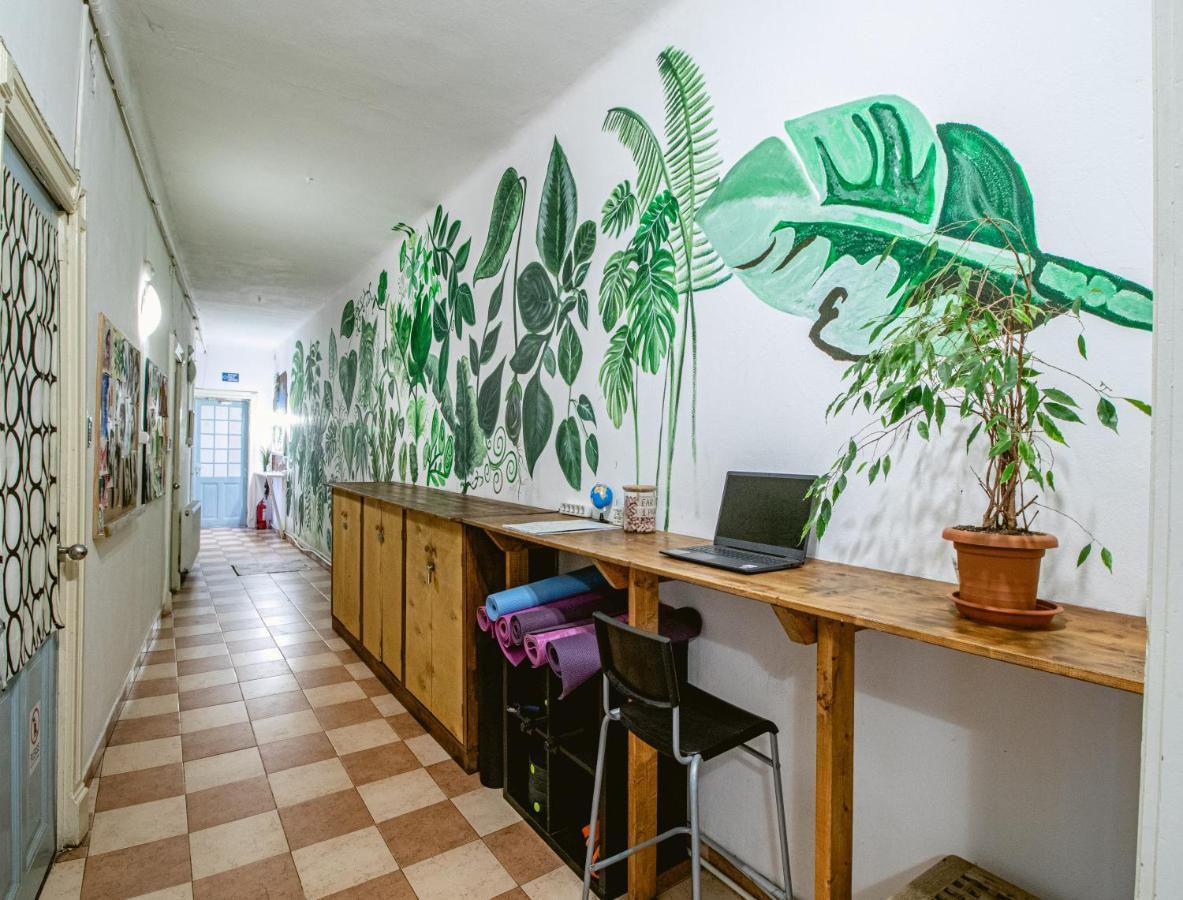 T5 Social Hostel Bucharest Exterior photo